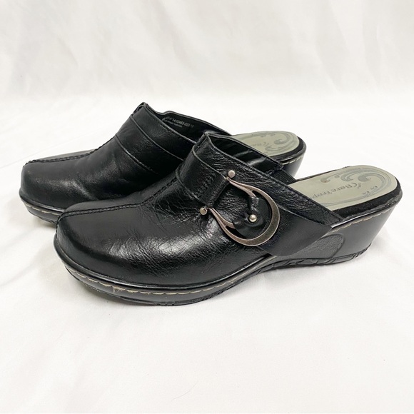 BareTraps Shoes - BareTraps Black Leather Quashed Mules